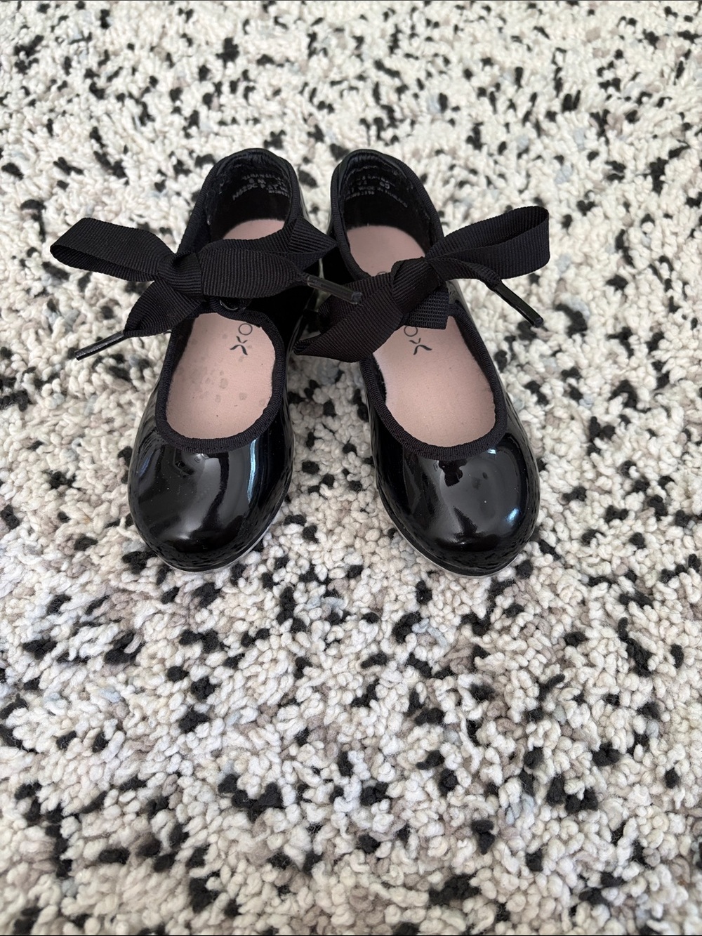 Tap Shoes! -New wo box Girls Capezio Black Patent Tie Tap Shoes size 8 M